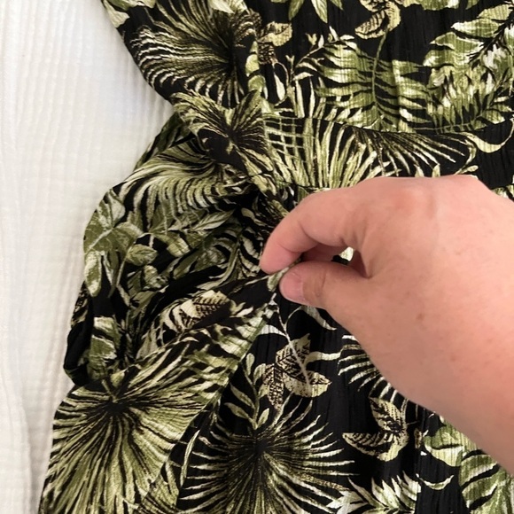 Capri/Crop Jumpsuit - Picture 2 of 3